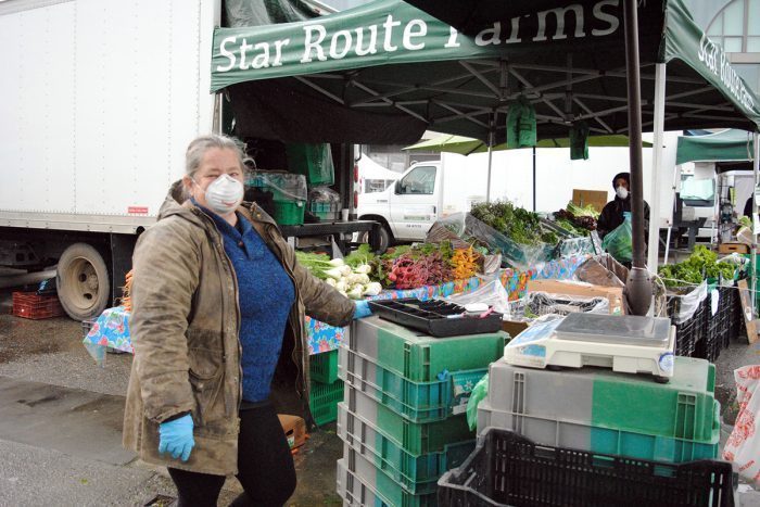 200330-safe-farmers-market-shopping-coronavirus-pandemic-food-safety-18-star_route_annabelle_mask-700x467